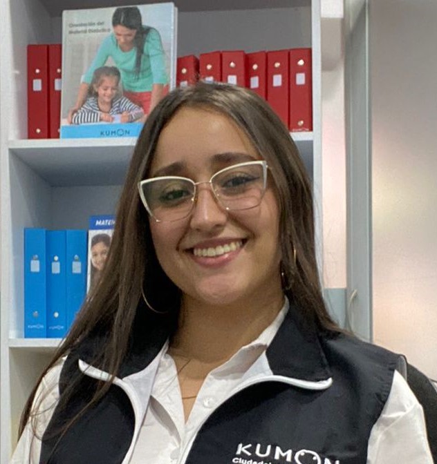 Retrato de la profesora de Kumon Ciudadela Real de Minas brindando educación personalizada de alta calidad en Colombia