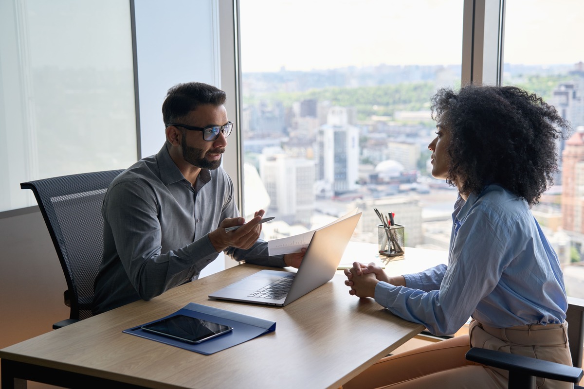 Oferta De Job De Apresentação De Legenda De Texto. Conceito Que Significa  Uma Pessoa Ou Empresa Que Oferece Oportunidades De Traba Foto de Stock -  Imagem de contrato, fonte: 271942026