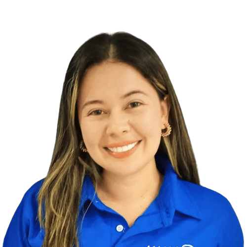 Retrato sonriente de la profesora del centro Kumon Cádiz Macarena, Colombia, lista para apoyar a los estudiantes con el método Kumon y mejorar sus habilidades académicas.