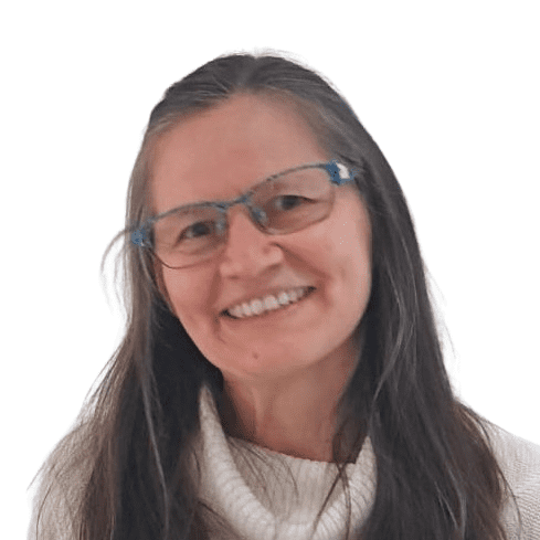 Retrato sonriente de la profesora del centro Kumon Cedritos Las Margaritas, Colombia, lista para apoyar a los estudiantes con el método Kumon y mejorar sus habilidades académicas.
