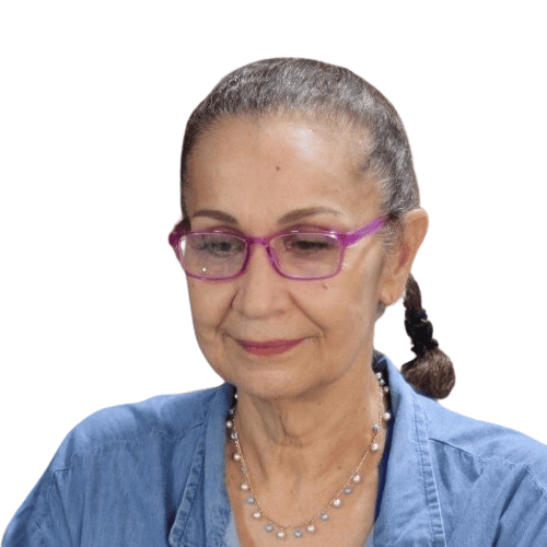 Retrato sonriente de la profesora del centro Kumon Las Acacias, Colombia, lista para apoyar a los estudiantes con el método Kumon y mejorar sus habilidades académicas.