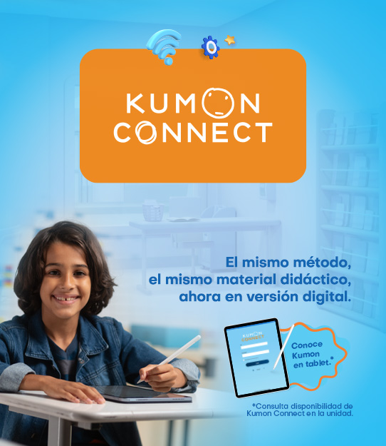 Niño sonriente con auriculares estudiando con Kumon Connect en una tableta, plataforma de aprendizaje en línea de Kumon en un entorno doméstico.