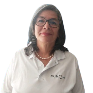 Retrato de la profesora del centro Kumon Chia en Colombia, lista para apoyar a los estudiantes con el método Kumon y mejorar sus habilidades académicas.