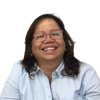 Retrato sonriente de la profesora del centro Kumon El Silencio en Colombia, lista para apoyar a los estudiantes con el método Kumon y mejorar sus habilidades académicas.