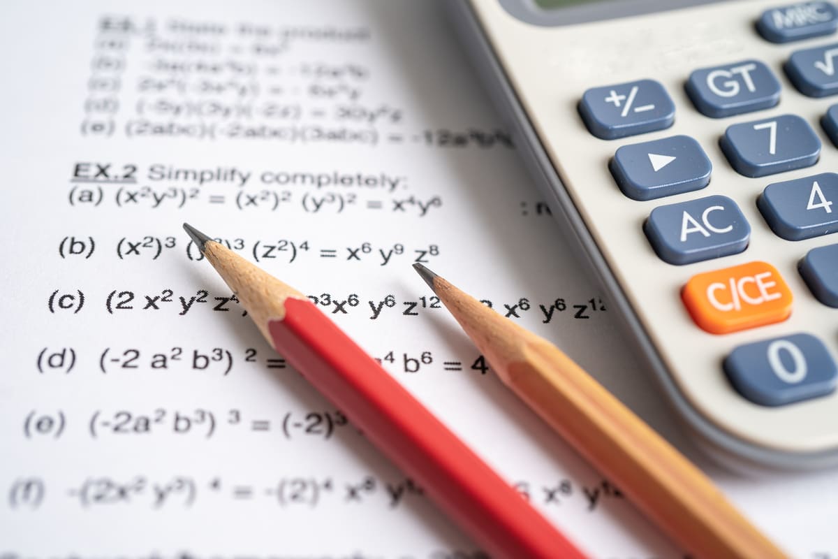 Exercícios de matemática com potências.