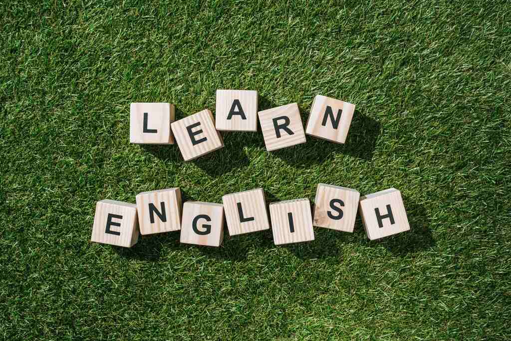 Learn English escrito com blocos.