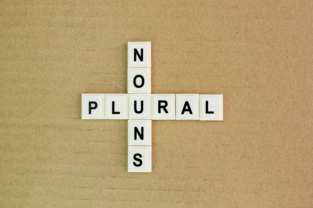 Plural of nouns exemplo de plural em inglês