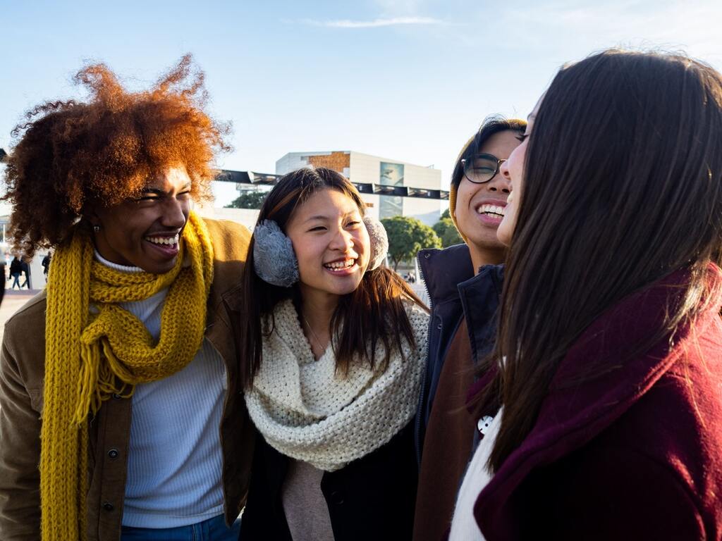 alunos reunidos em intercâmbio para adolescentes
