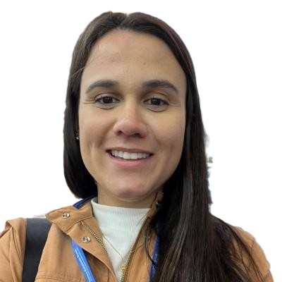 Foto orientadora Kumon unidade Cambé Santo Amaro